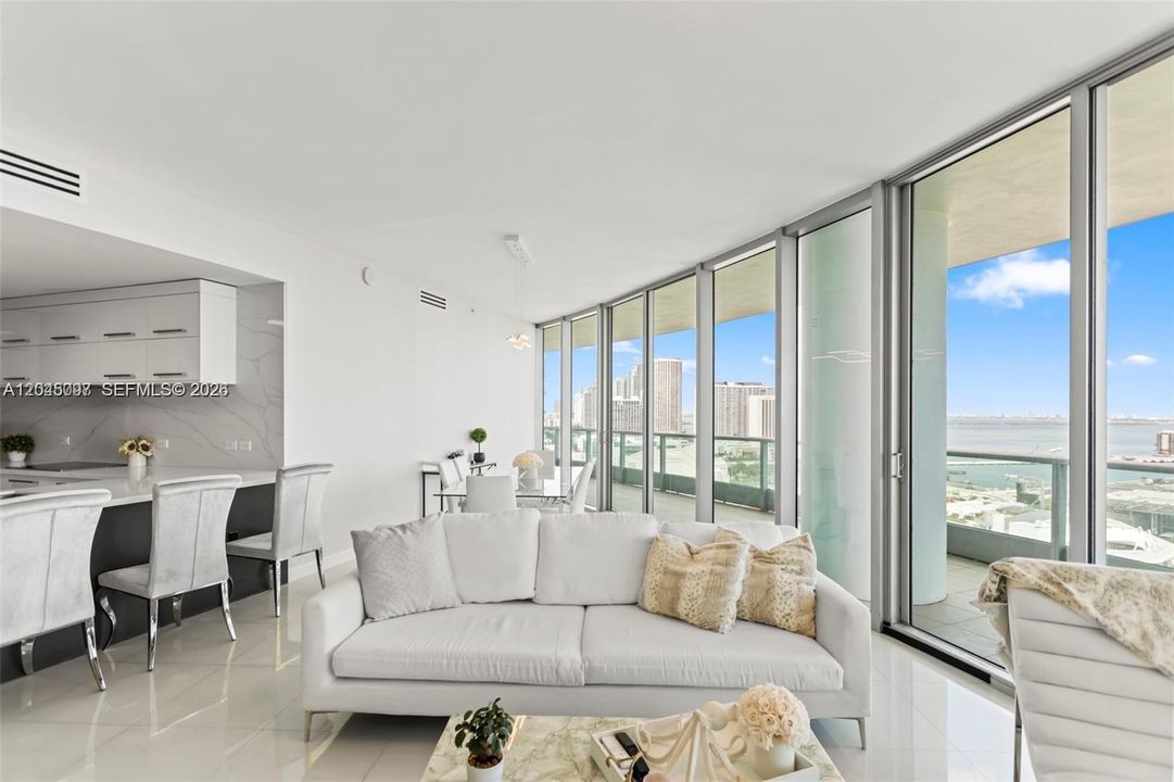 : $1,975,000 (3 camas, 4 baños, 2145 Pies cuadrados)