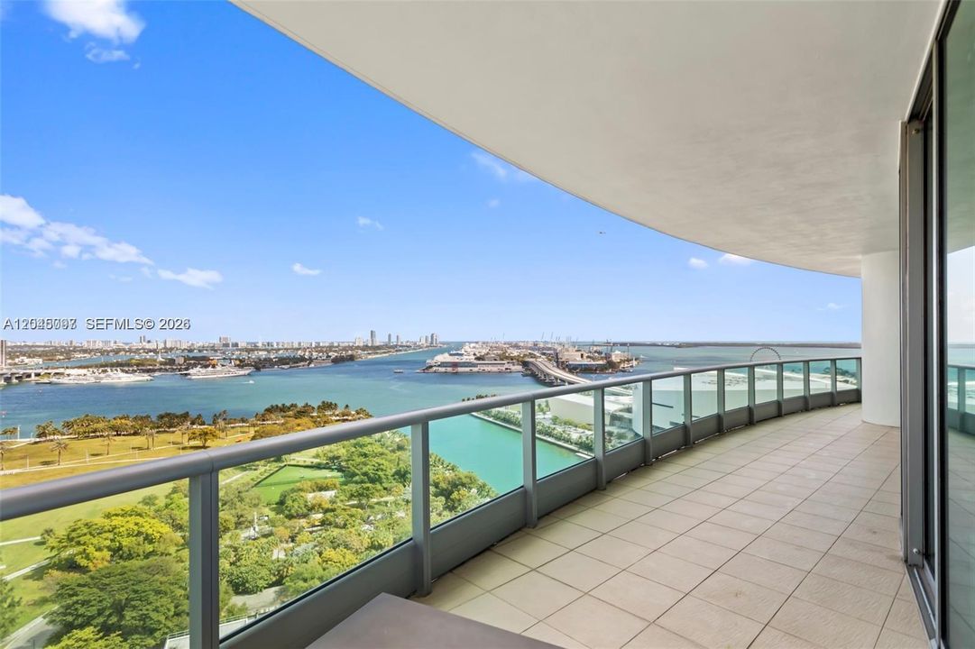 : $1,975,000 (3 camas, 4 baños, 2145 Pies cuadrados)