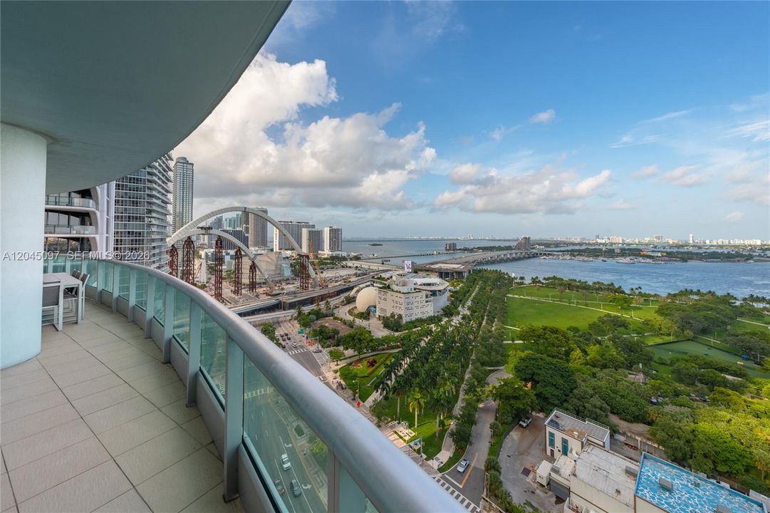 Active With Contract: $1,975,000 (3 beds, 4 baths, 2145 Square Feet)