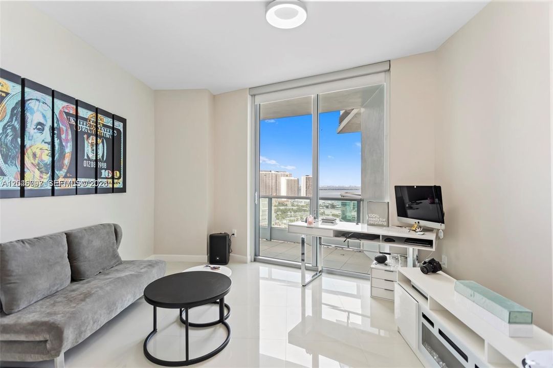 : $1,975,000 (3 camas, 4 baños, 2145 Pies cuadrados)