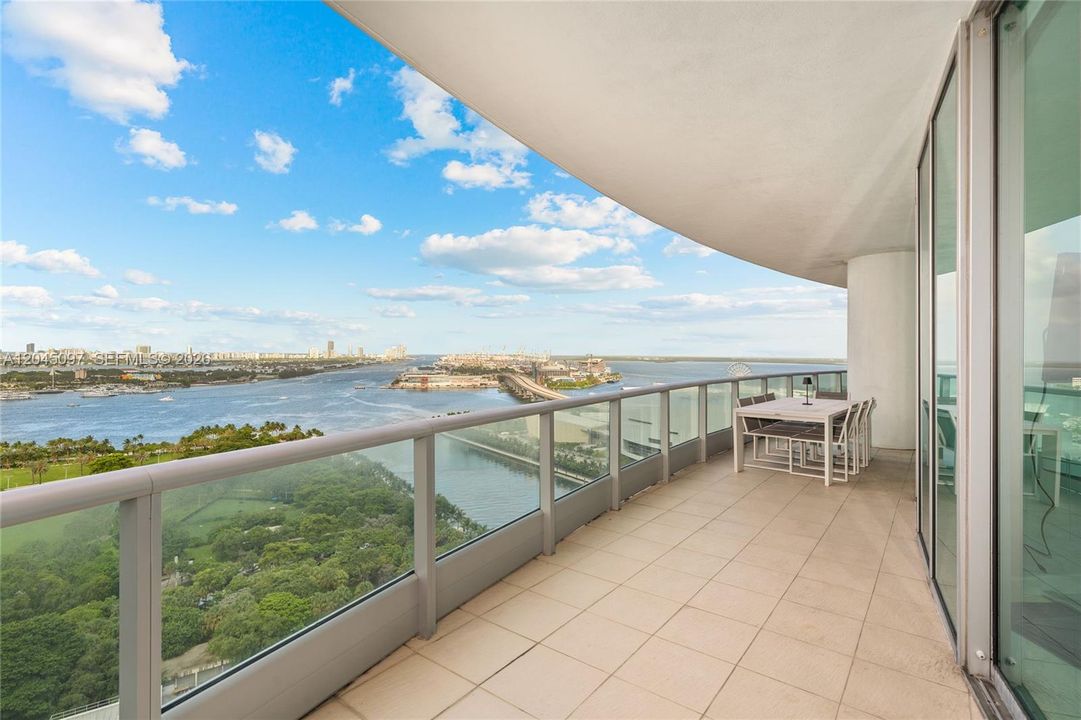 Active With Contract: $1,975,000 (3 beds, 4 baths, 2145 Square Feet)