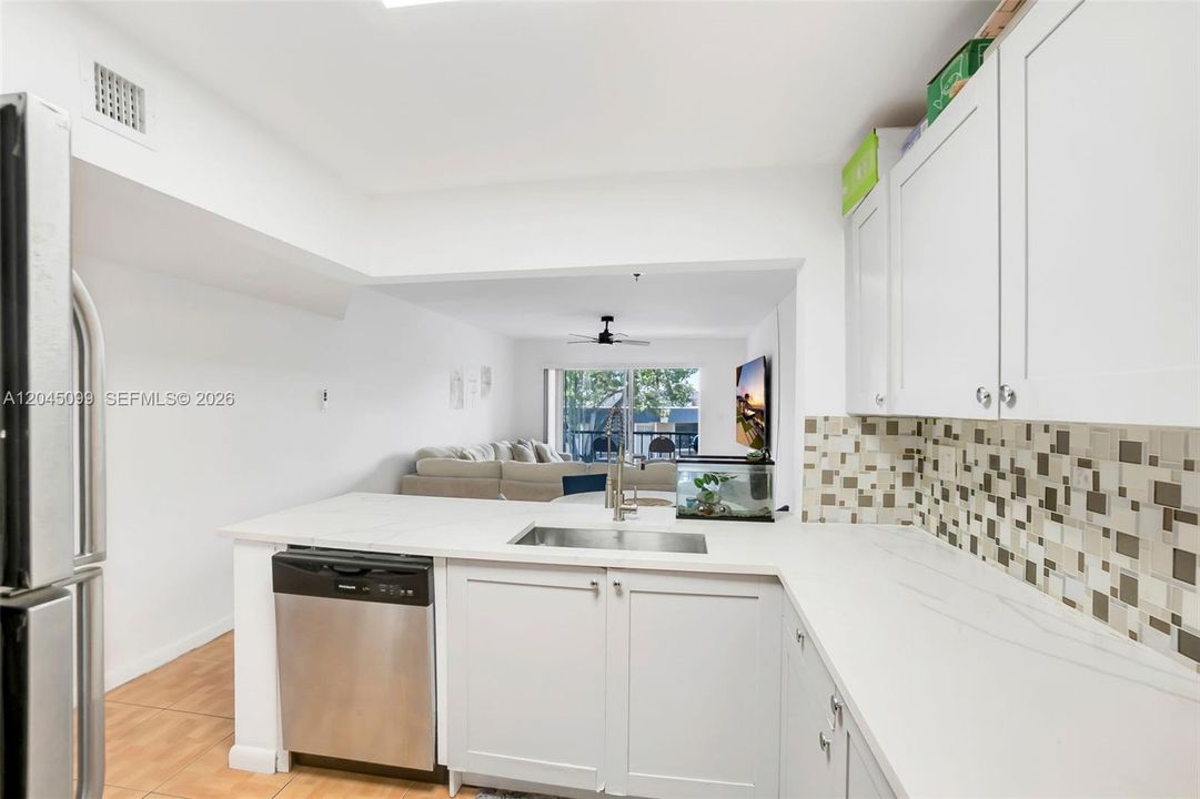 For Sale: $139,000 (1 beds, 1 baths, 750 Square Feet)