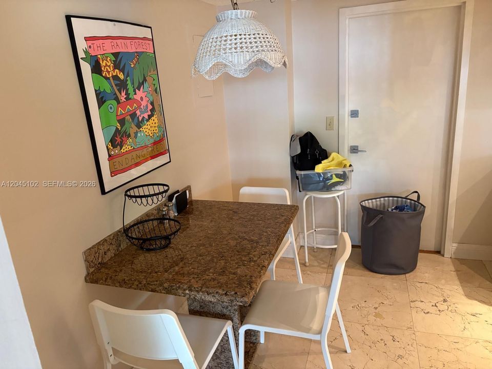 В аренду: $4,500 (2 спален, 2 ванн, 1260 Квадратных фут)