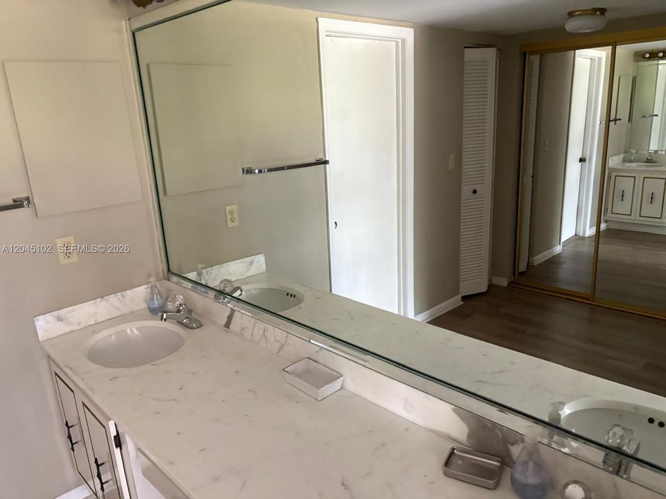 В аренду: $4,500 (2 спален, 2 ванн, 1260 Квадратных фут)