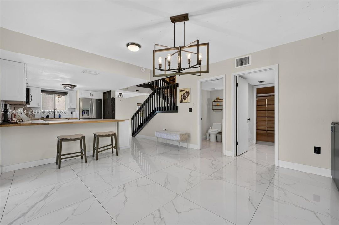 En Venta: $775,000 (4 camas, 2 baños, 2222 Pies cuadrados)