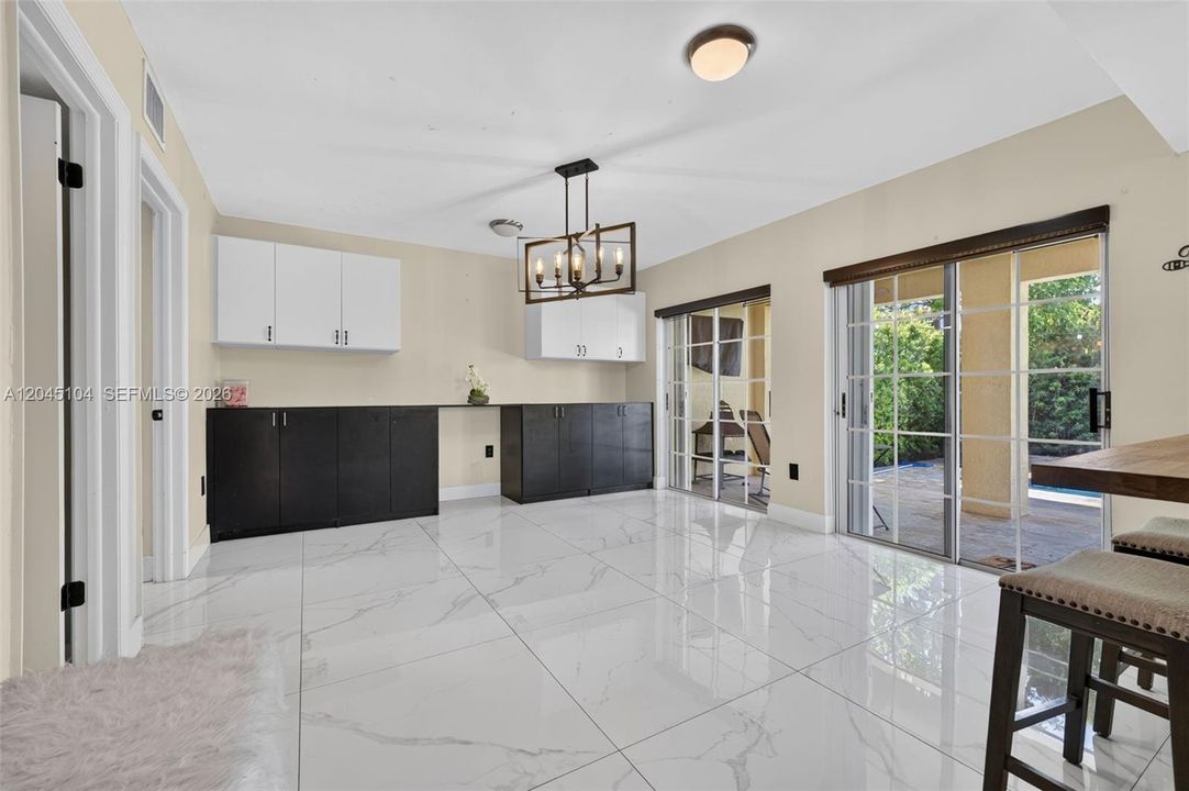 En Venta: $775,000 (4 camas, 2 baños, 2222 Pies cuadrados)