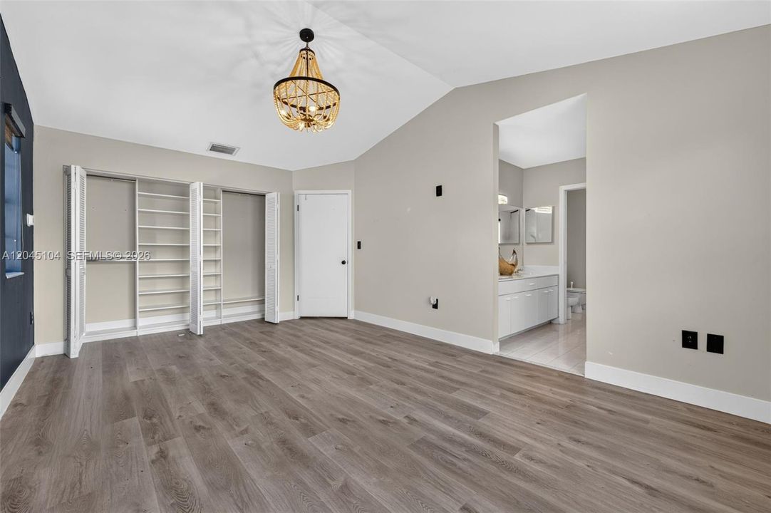 En Venta: $775,000 (4 camas, 2 baños, 2222 Pies cuadrados)