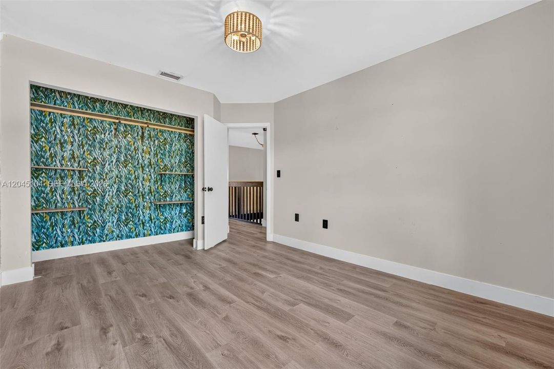 En Venta: $775,000 (4 camas, 2 baños, 2222 Pies cuadrados)