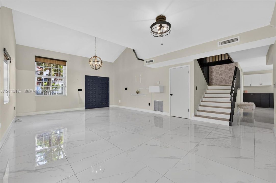 En Venta: $775,000 (4 camas, 2 baños, 2222 Pies cuadrados)