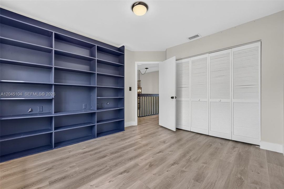 En Venta: $775,000 (4 camas, 2 baños, 2222 Pies cuadrados)