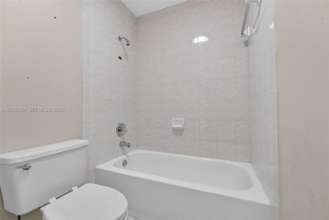 En Venta: $775,000 (4 camas, 2 baños, 2222 Pies cuadrados)