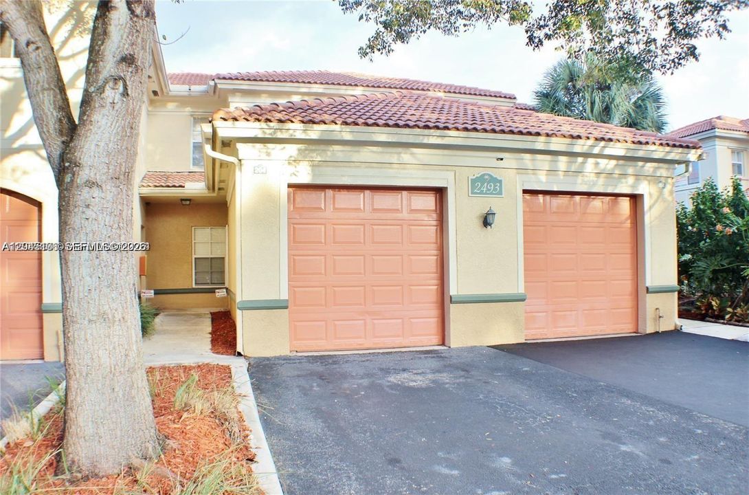 На продажу: $340,000 (2 спален, 2 ванн, 1205 Квадратных фут)