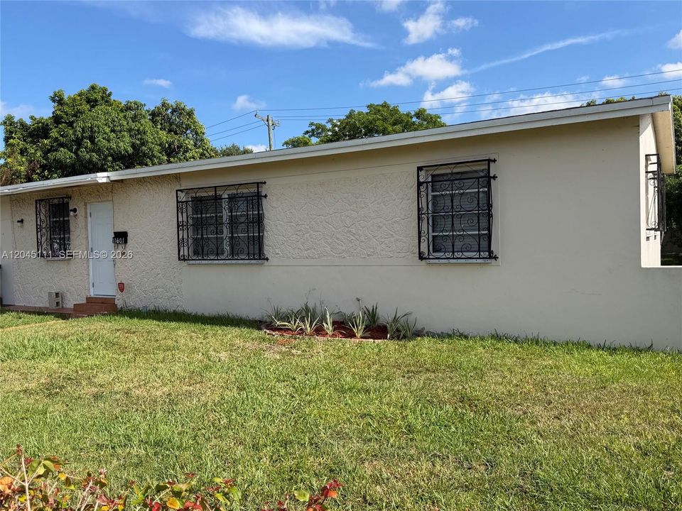 For Rent: $3,500 (4 beds, 3 baths, 1989 Square Feet)