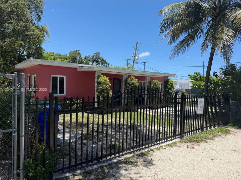 Front with Gate