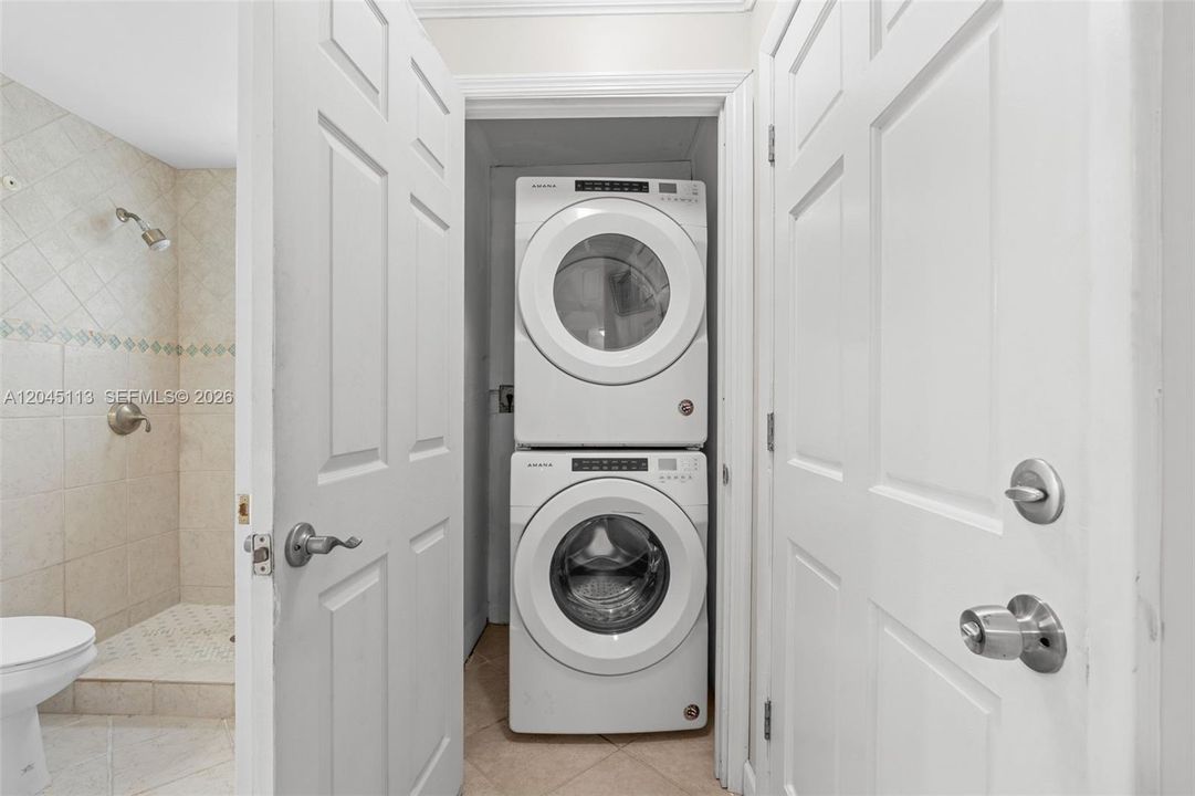 En Venta: $350,000 (2 camas, 2 baños, 1061 Pies cuadrados)