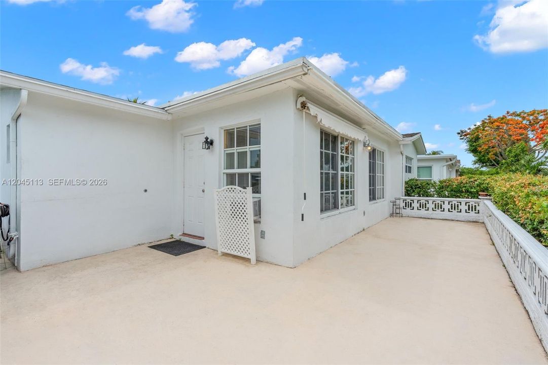 En Venta: $350,000 (2 camas, 2 baños, 1061 Pies cuadrados)