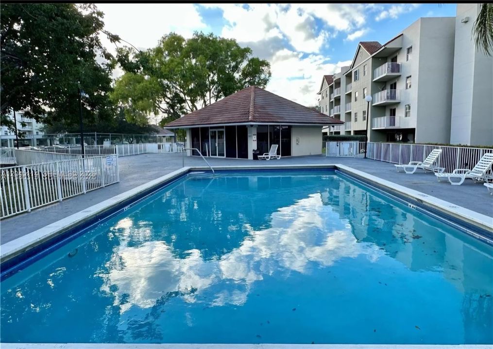В аренду: $1,950 (2 спален, 2 ванн, 980 Квадратных фут)
