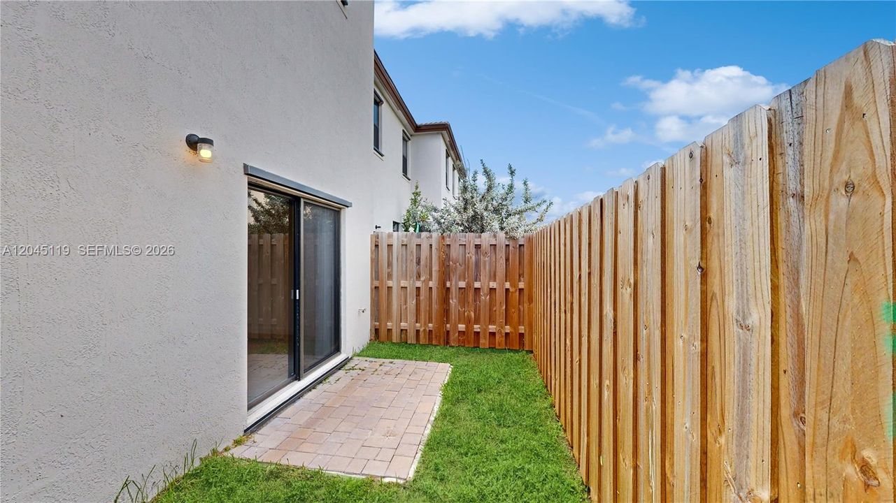For Rent: $3,100 (3 beds, 2 baths, 1832 Square Feet)