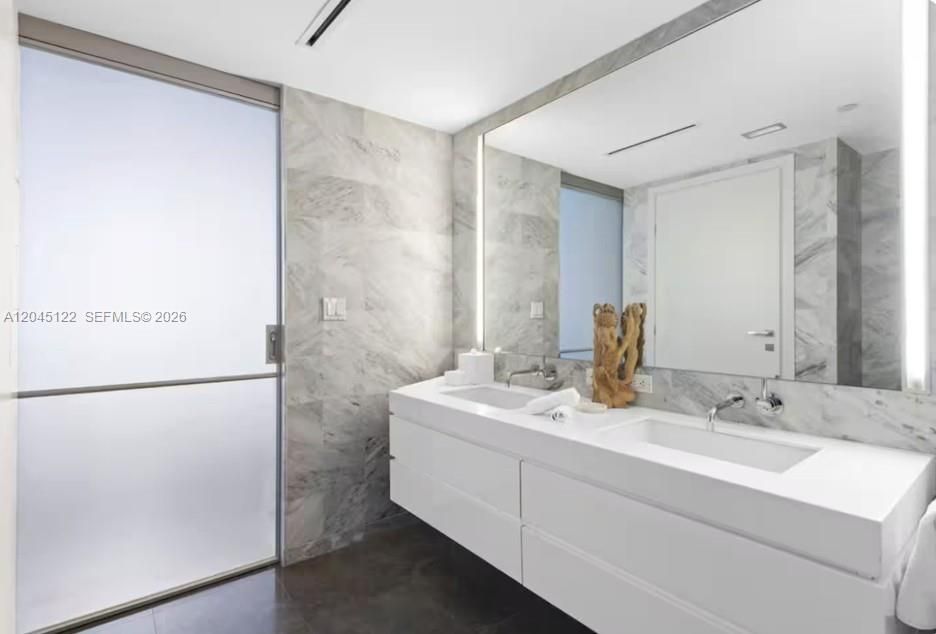 For Sale: $649,000 (1 beds, 1 baths, 750 Square Feet)