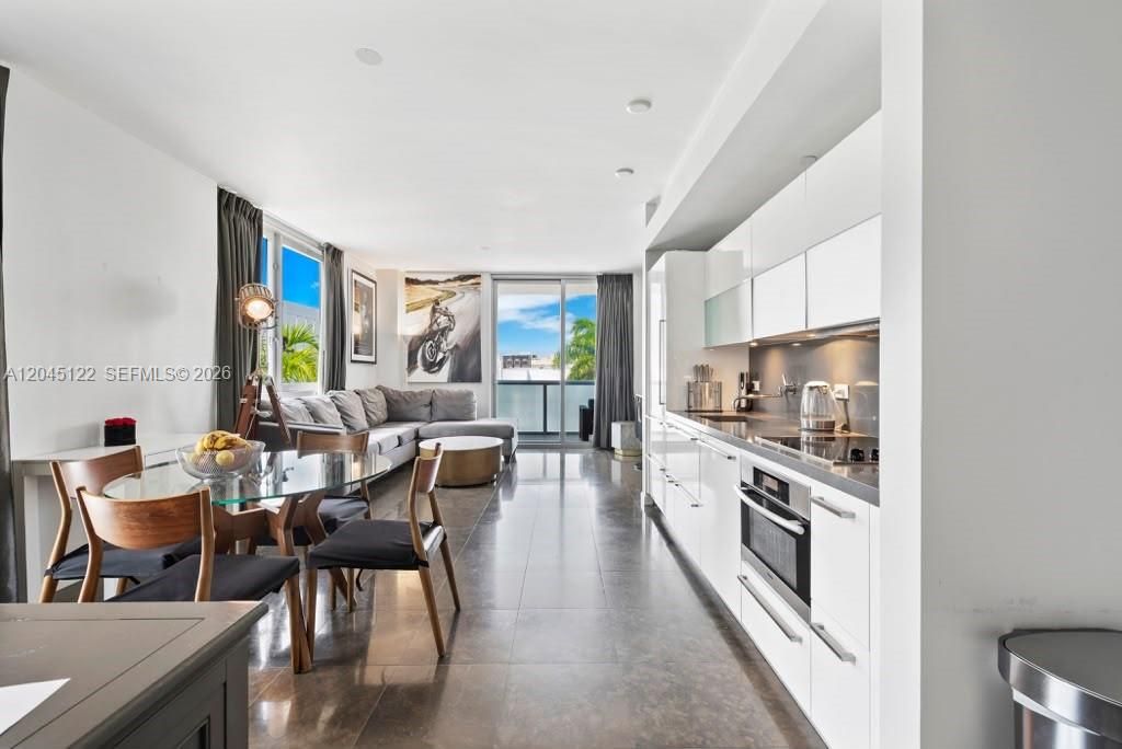 For Sale: $649,000 (1 beds, 1 baths, 750 Square Feet)