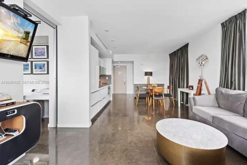 For Sale: $649,000 (1 beds, 1 baths, 750 Square Feet)