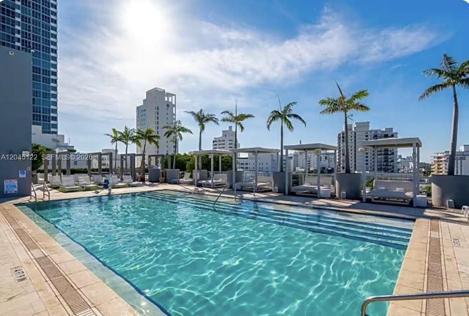 For Sale: $649,000 (1 beds, 1 baths, 750 Square Feet)