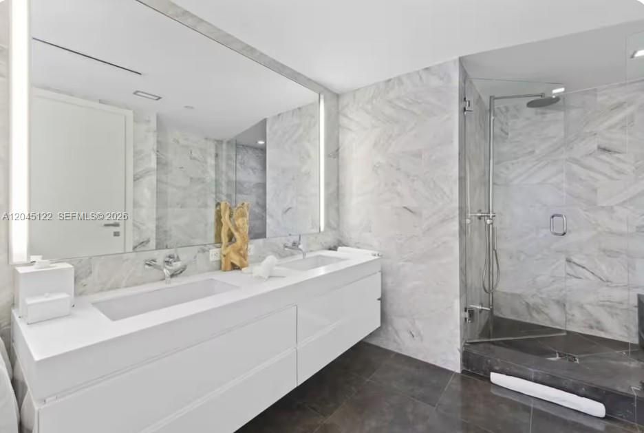 For Sale: $649,000 (1 beds, 1 baths, 750 Square Feet)