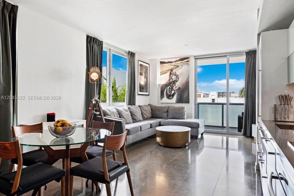 For Sale: $649,000 (1 beds, 1 baths, 750 Square Feet)