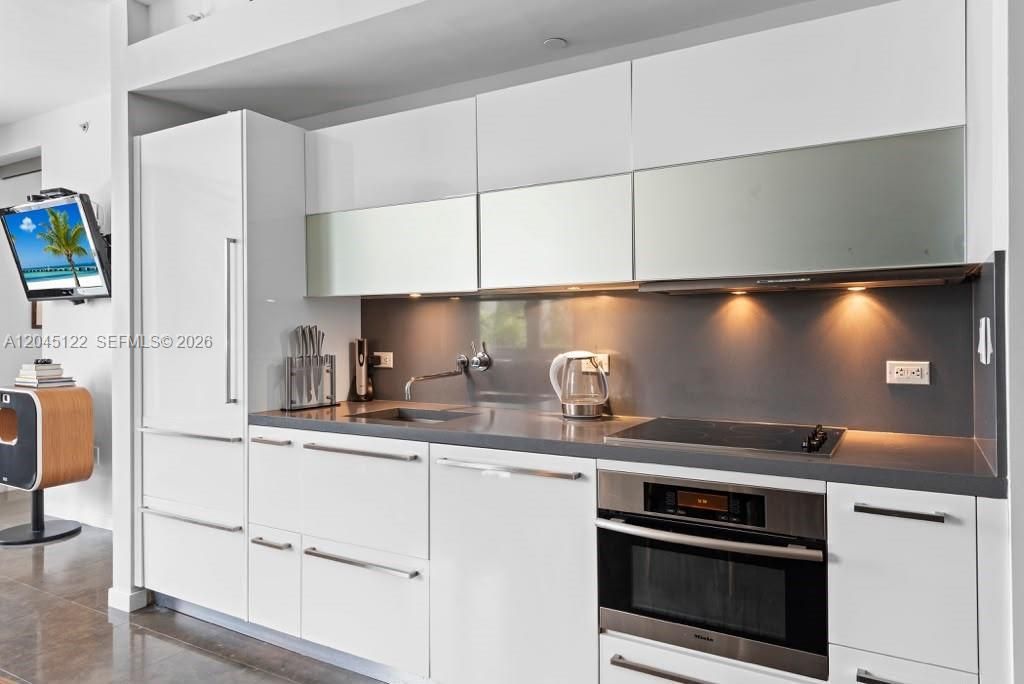 For Sale: $649,000 (1 beds, 1 baths, 750 Square Feet)