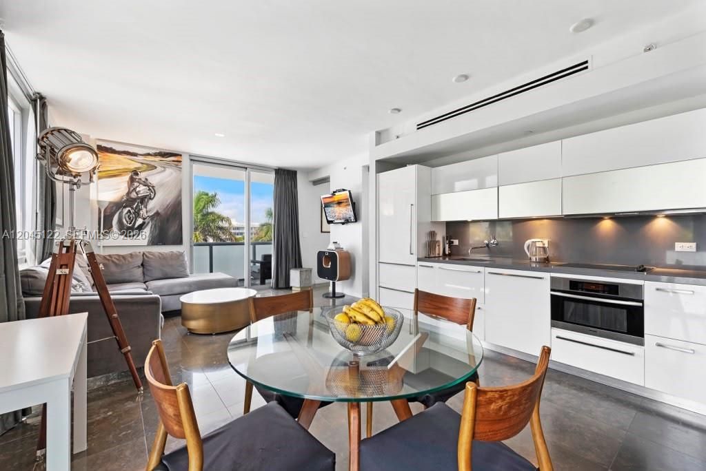 For Sale: $649,000 (1 beds, 1 baths, 750 Square Feet)