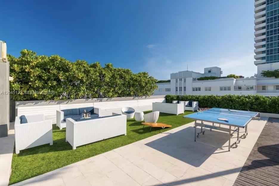 For Sale: $649,000 (1 beds, 1 baths, 750 Square Feet)