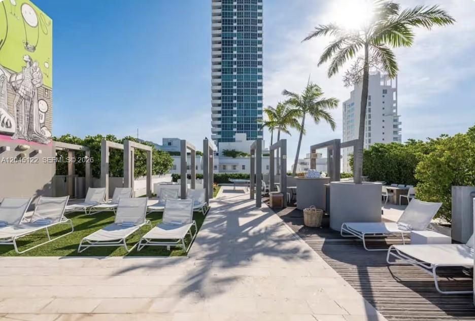 For Sale: $649,000 (1 beds, 1 baths, 750 Square Feet)