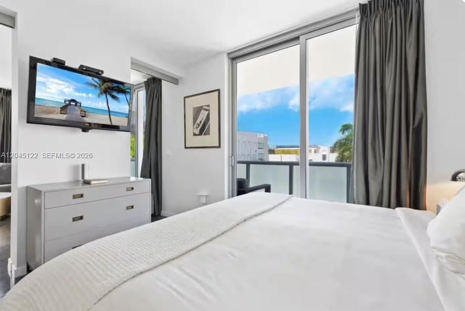 For Sale: $649,000 (1 beds, 1 baths, 750 Square Feet)