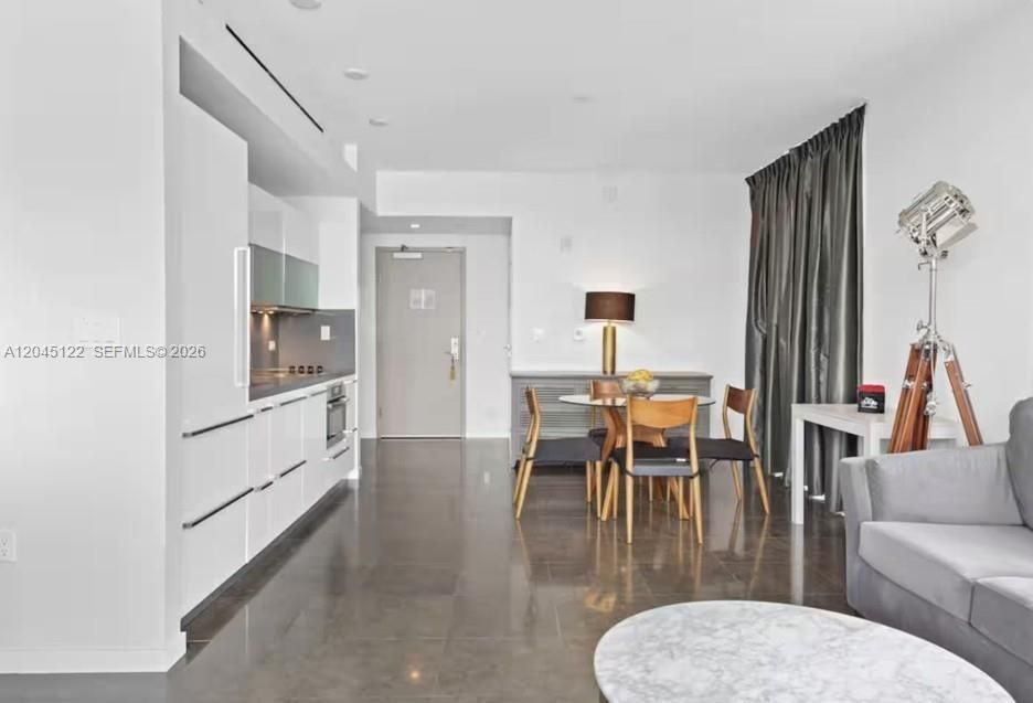 For Sale: $649,000 (1 beds, 1 baths, 750 Square Feet)