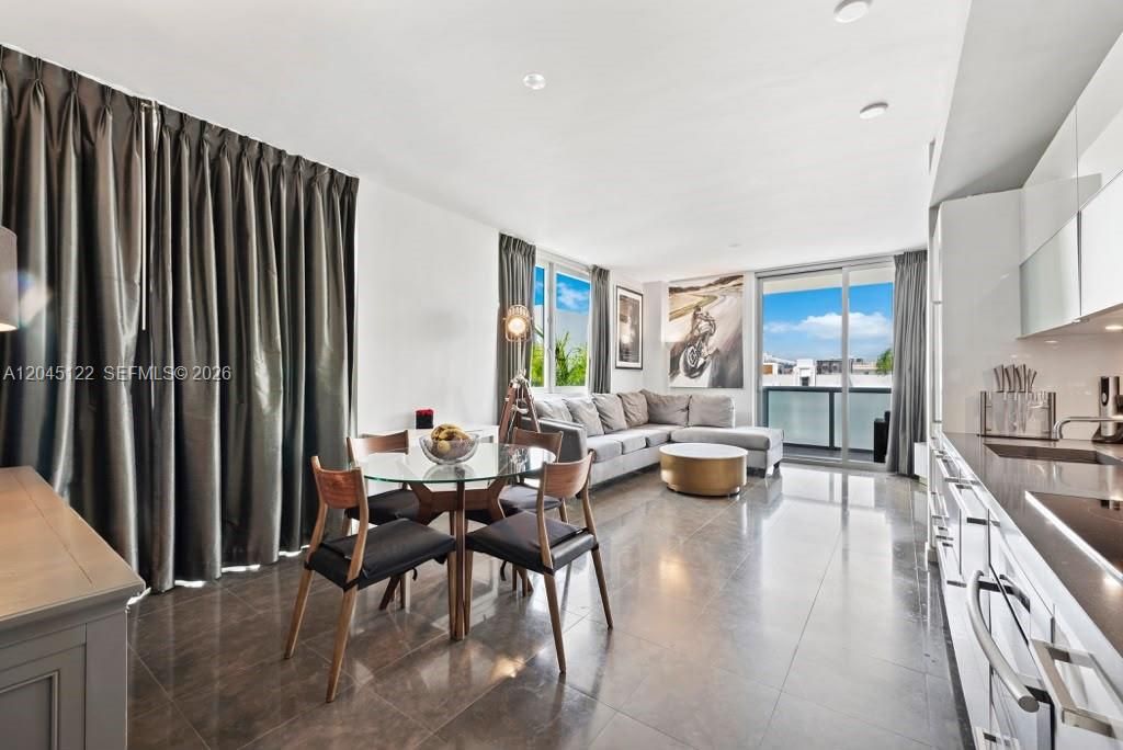 For Sale: $649,000 (1 beds, 1 baths, 750 Square Feet)