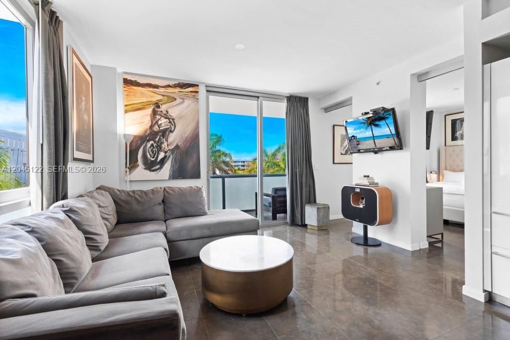 For Sale: $649,000 (1 beds, 1 baths, 750 Square Feet)