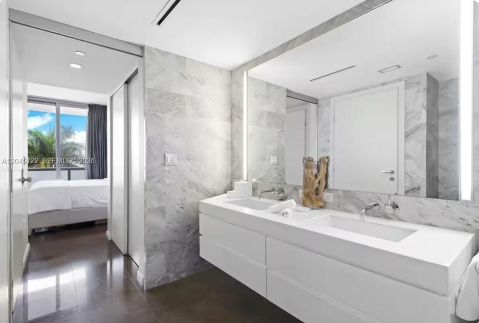 For Sale: $649,000 (1 beds, 1 baths, 750 Square Feet)