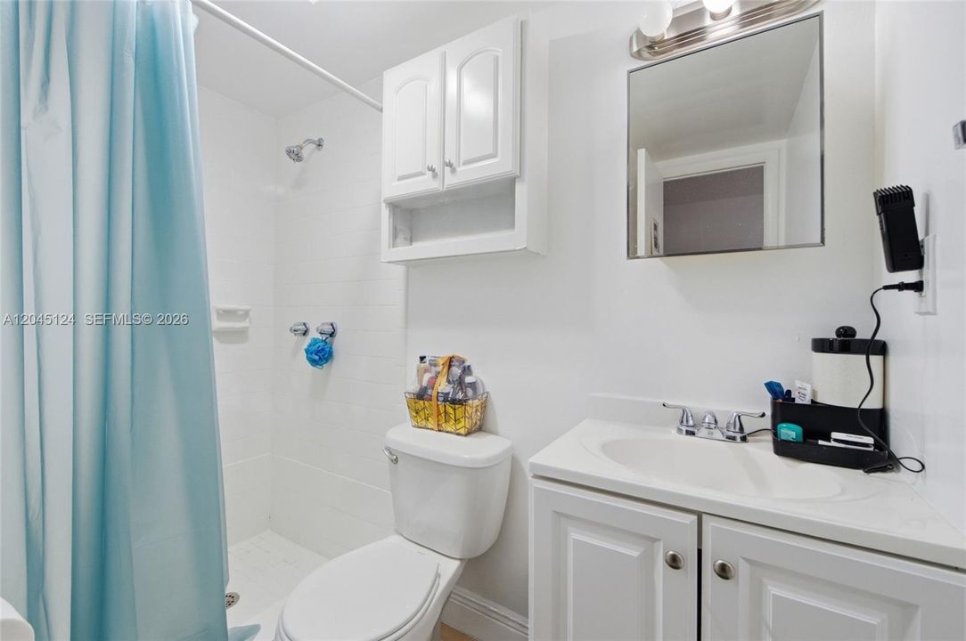 В аренду: $2,400 (2 спален, 2 ванн, 1250 Квадратных фут)