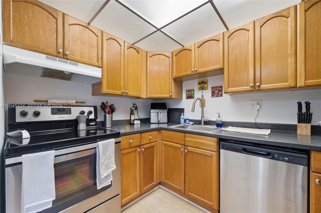 В аренду: $2,400 (2 спален, 2 ванн, 1250 Квадратных фут)