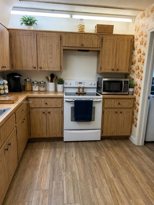 На продажу: $700,000 (2 спален, 2 ванн, 1212 Квадратных фут)