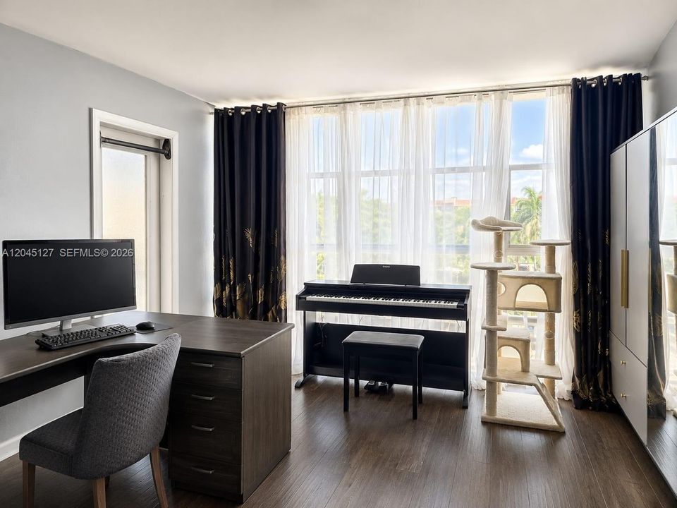 For Rent: $2,700 (3 beds, 2 baths, 1210 Square Feet)