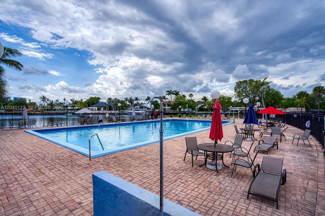 For Rent: $2,700 (3 beds, 2 baths, 1210 Square Feet)