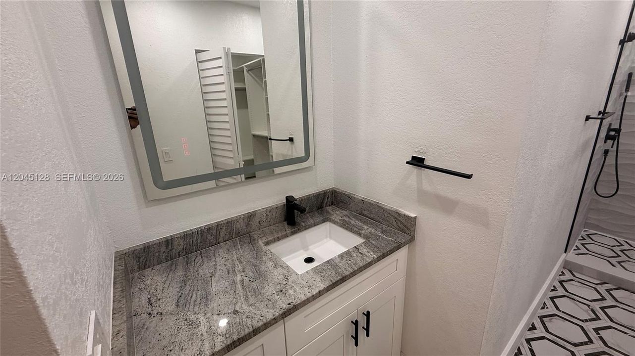 В аренду: $4,500 (3 спален, 3 ванн, 1649 Квадратных фут)