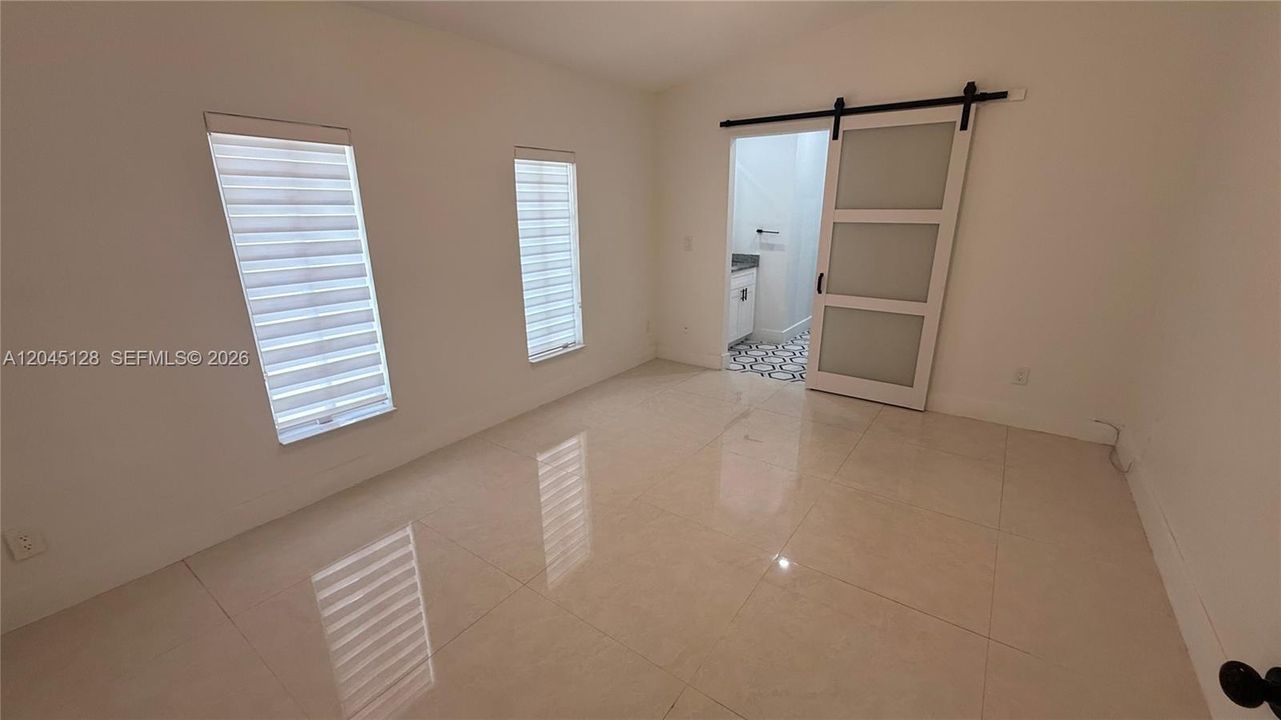 В аренду: $4,500 (3 спален, 3 ванн, 1649 Квадратных фут)