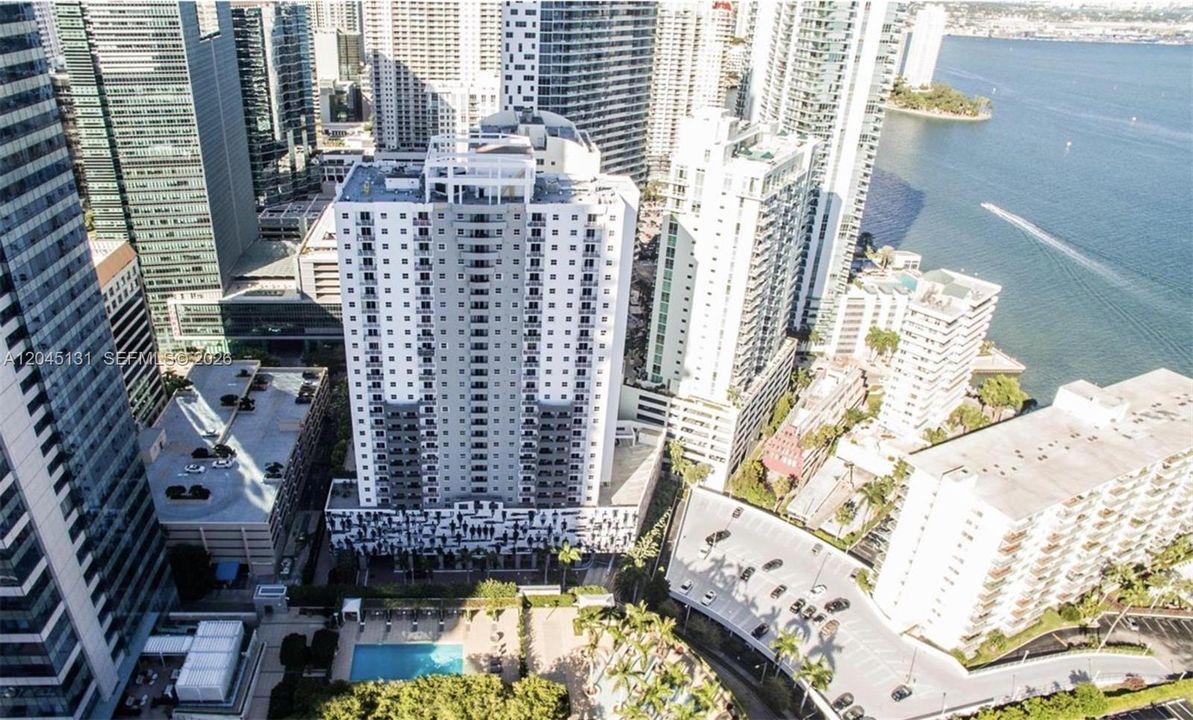 For Rent: $2,450 (1 beds, 1 baths, 640 Square Feet)