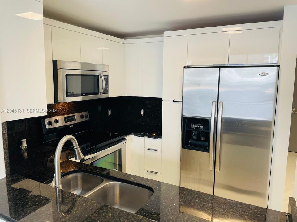 For Rent: $2,450 (1 beds, 1 baths, 640 Square Feet)