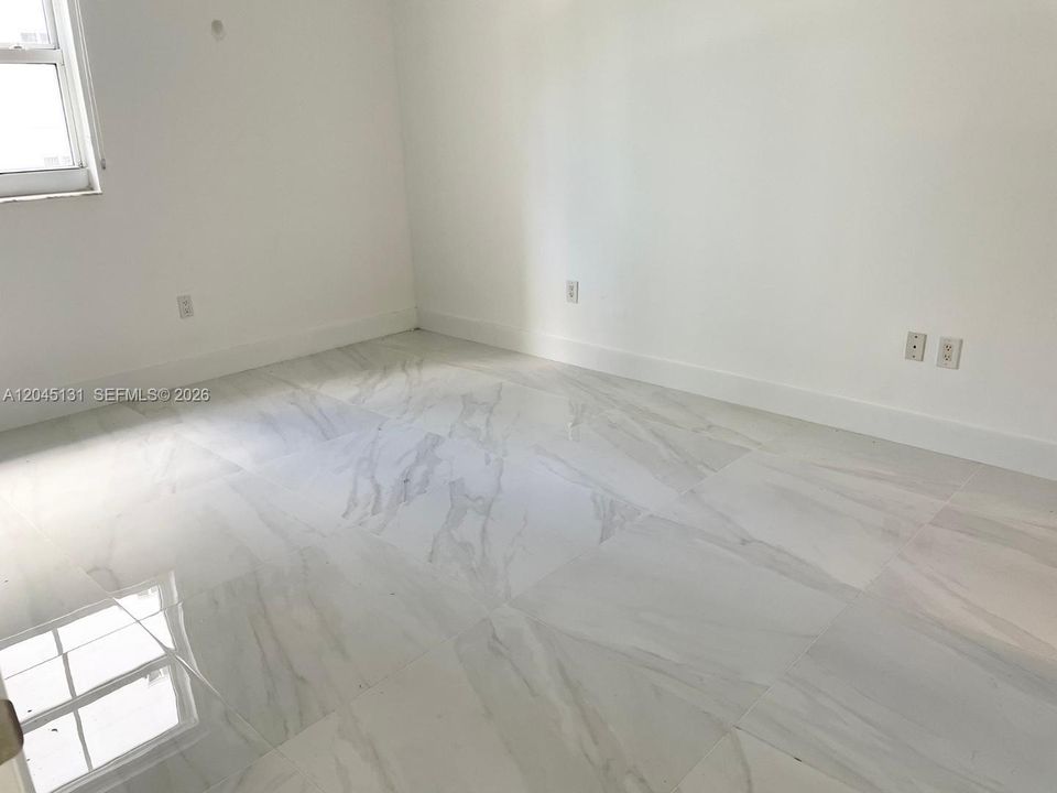 For Rent: $2,450 (1 beds, 1 baths, 640 Square Feet)