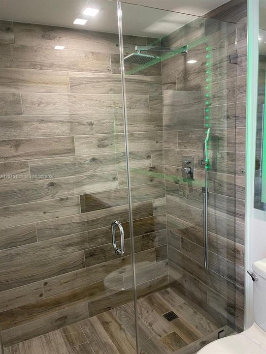 For Rent: $2,450 (1 beds, 1 baths, 640 Square Feet)