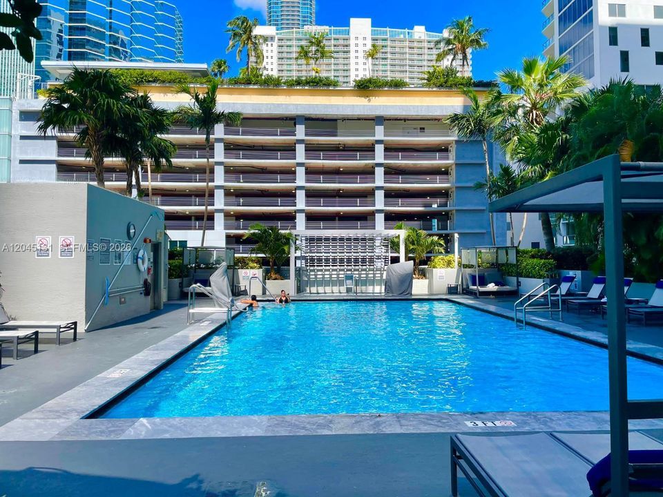 For Rent: $2,450 (1 beds, 1 baths, 640 Square Feet)
