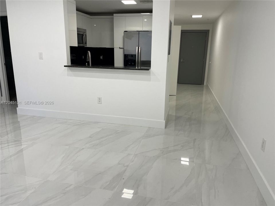 For Rent: $2,450 (1 beds, 1 baths, 640 Square Feet)